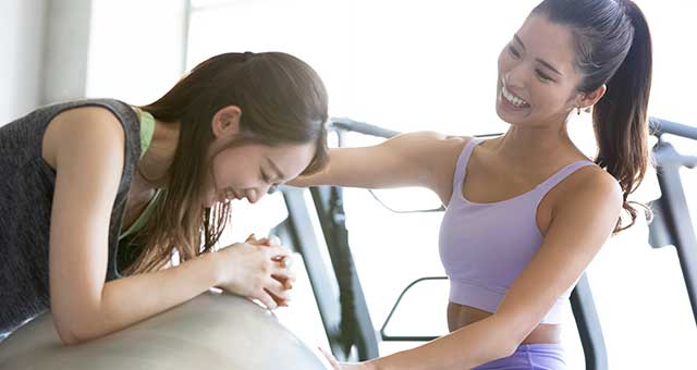 コース終了後もトレーニングに励む女性
